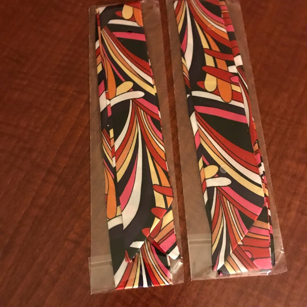 Pair Twilly Scarves 8 pieces $18